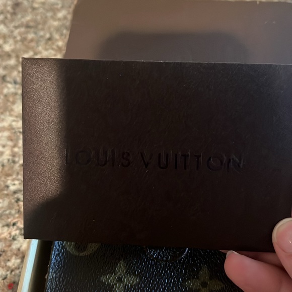 Women LV used wallet - Picture 9 of 9